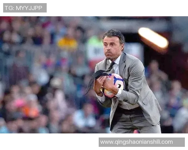 模仿足球巨星的牛人：从技艺到风格的完美再现与创造性演绎